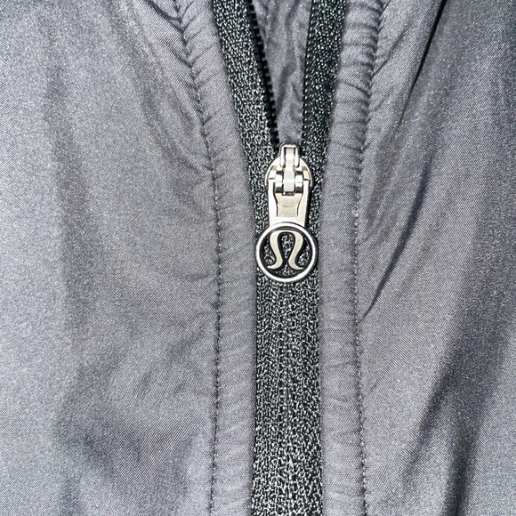 Women’s LuluLemon Reflective Athletic Vest - Picture 5 of 6